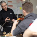 Schüler arbeiten am 23.01.2020 an Elektronikkomponenten im Rahmen des Canon Konzepttags in Willich, NRW.