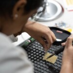 Schüler arbeiten am 23.01.2020 an Elektronikkomponenten im Rahmen des Canon Konzepttags in Willich, NRW.