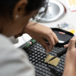 Schüler arbeiten am 23.01.2020 an Elektronikkomponenten im Rahmen des Canon Konzepttags in Willich, NRW.